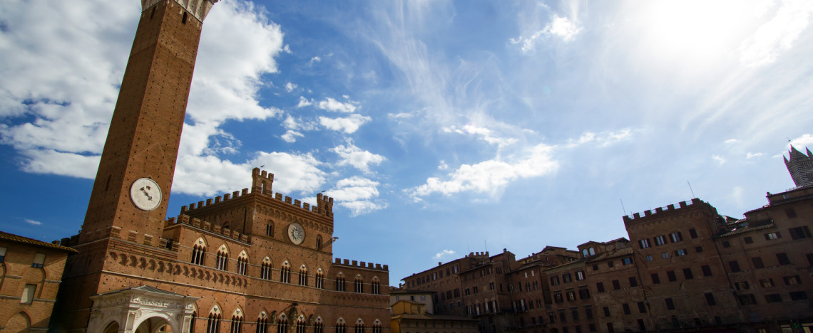 Piazza del Campo metà del tour Volterra, San Gimignano, Monteriggioni, Siena